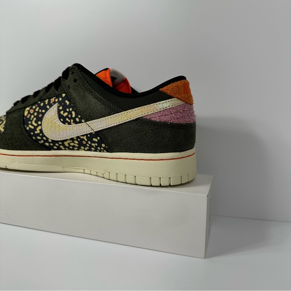 DUNK LOW SE GONE FISHING RAINBOW TROUT SPOTTED SUEDE DARK IRIDESCENT ORANGE PINK - Picture 11 of 11